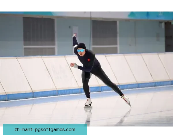 璀璨冰场，冰上飘舞：滑冰公开赛盛况