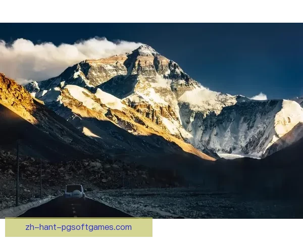 登山高手争霸：征服高峰，争夺荣耀