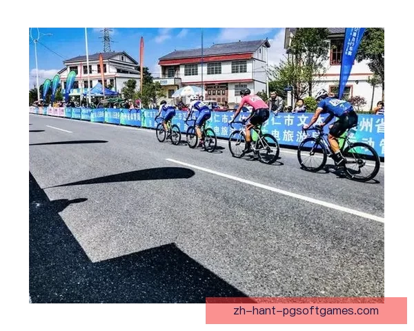 精彩瞬间全记录，自行车赛事精彩回放盛况！